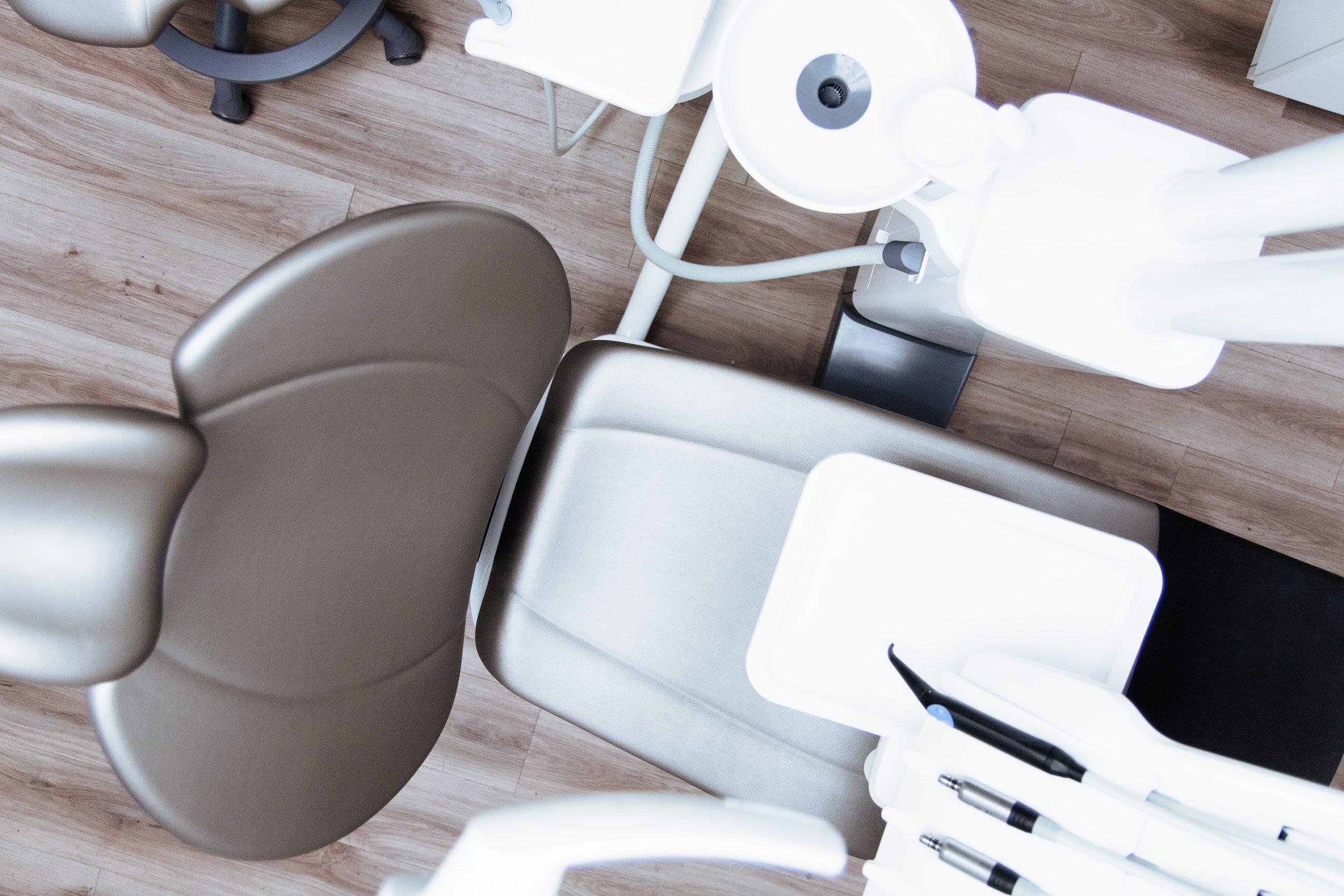 What Makes a Dentist Qualified to Handle Dental Emergencies?